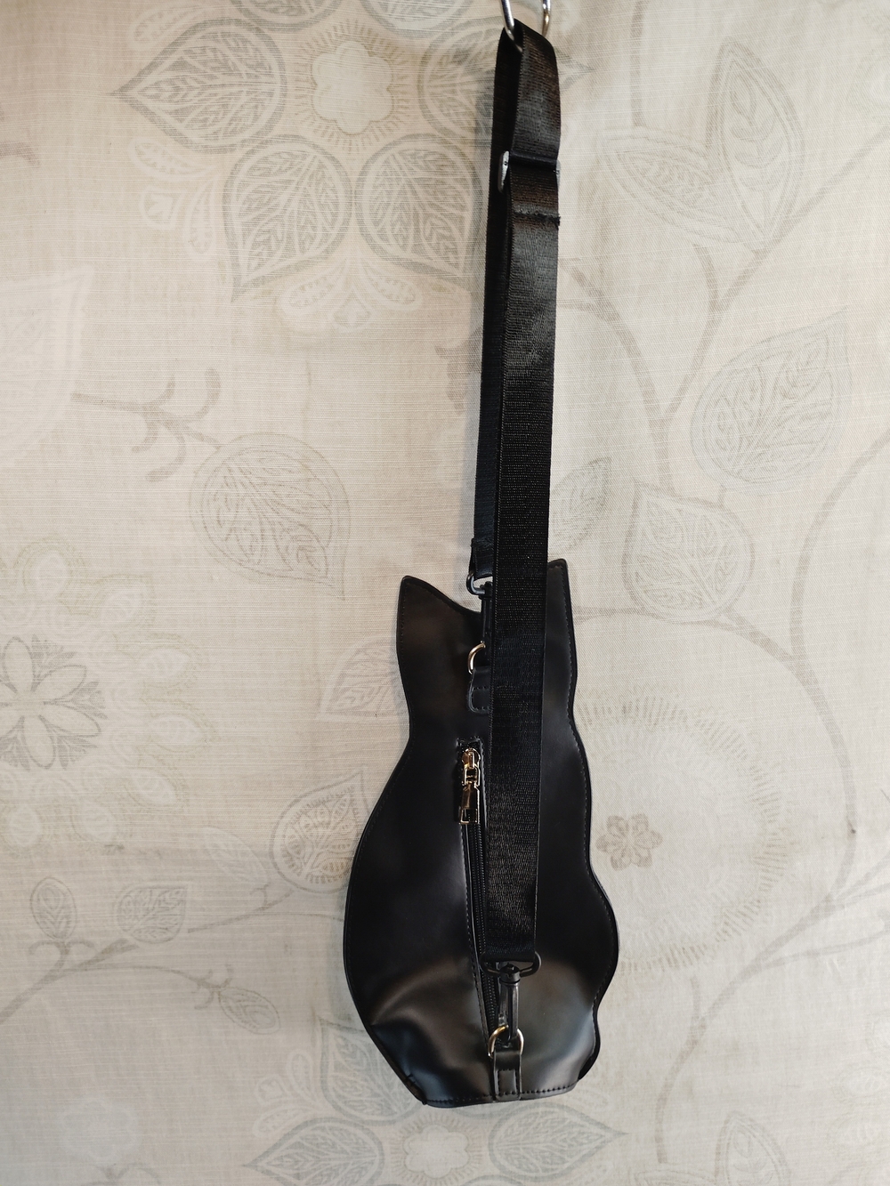 Black Cat-Shaped Crossbody Bag with Purple Stitching - Picture 4 of 6